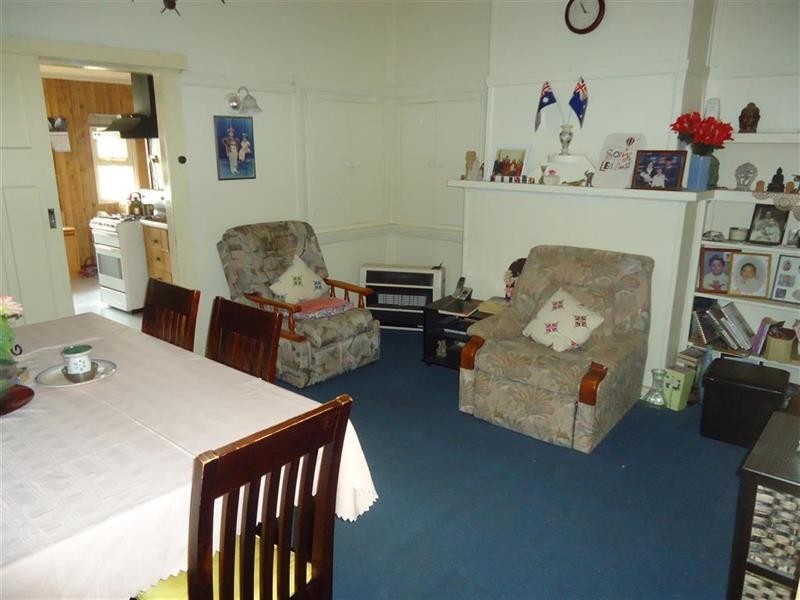 11 Coleman St, Turvey Park NSW 2650