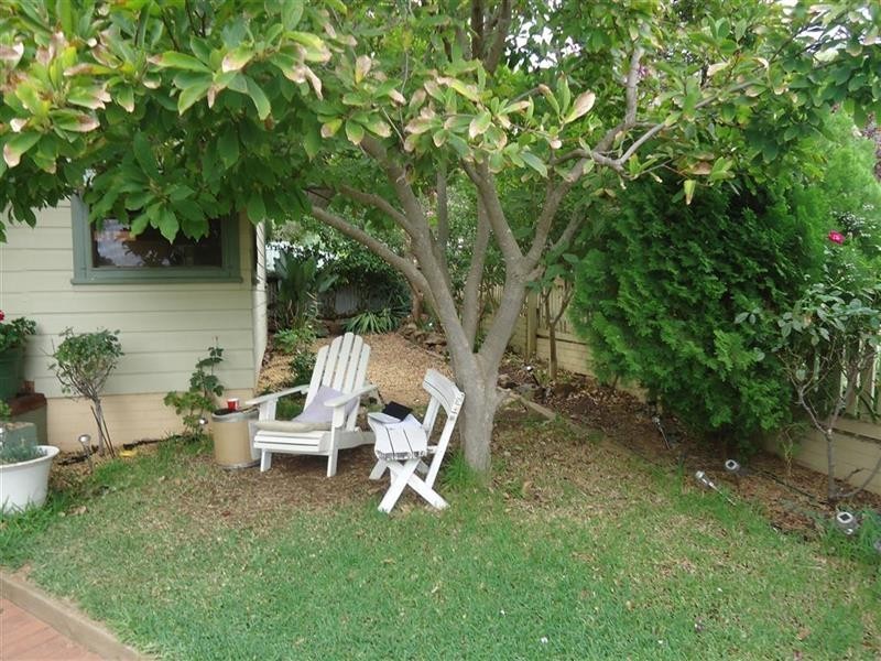 11 Coleman St, Turvey Park NSW 2650