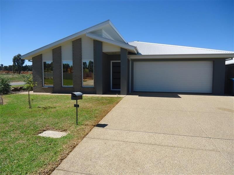 1/13 Cunjegong Loop, Gobbagombalin NSW 2650