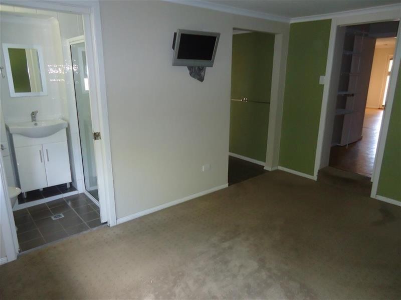 55 White Ave, Kooringal NSW 2650