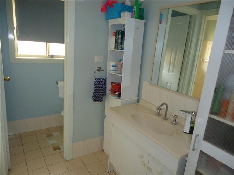 102 Raye St, Tolland NSW 2650