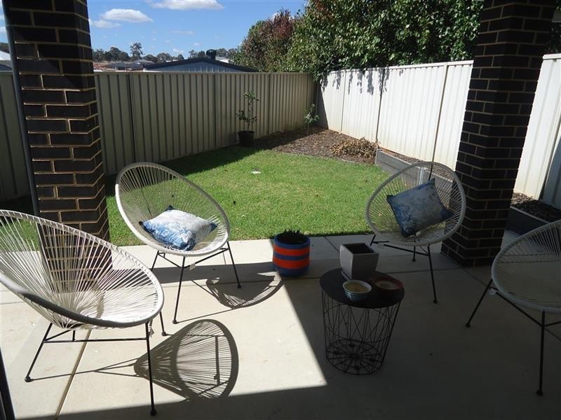 4/26 Pooginook Pl, Bourkelands NSW 2650