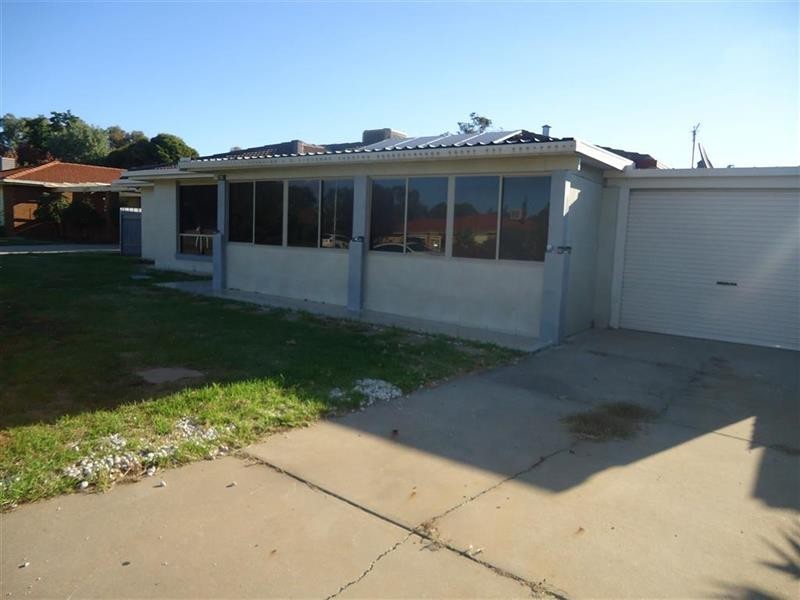 12 Kobi Pl, Glenfield Park NSW 2650