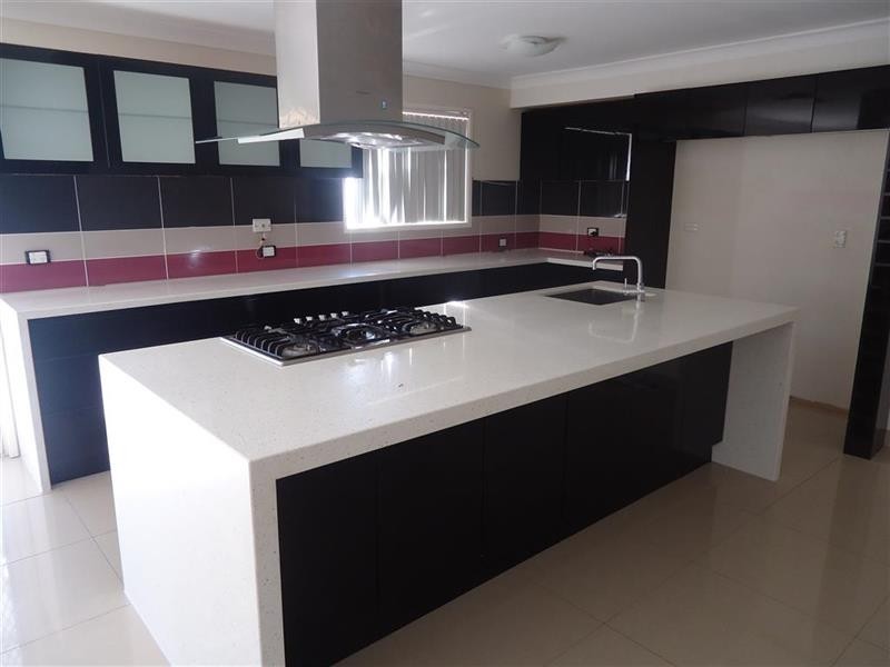 12 Kobi Pl, Glenfield Park NSW 2650