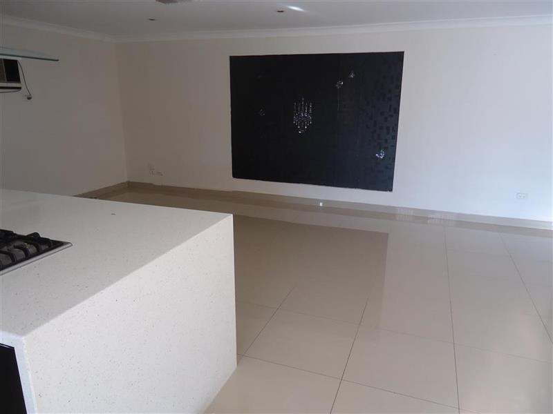 12 Kobi Pl, Glenfield Park NSW 2650