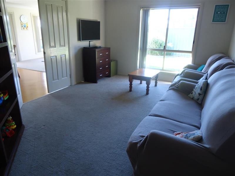 24 Quandong Pl, Forest Hill NSW 2651