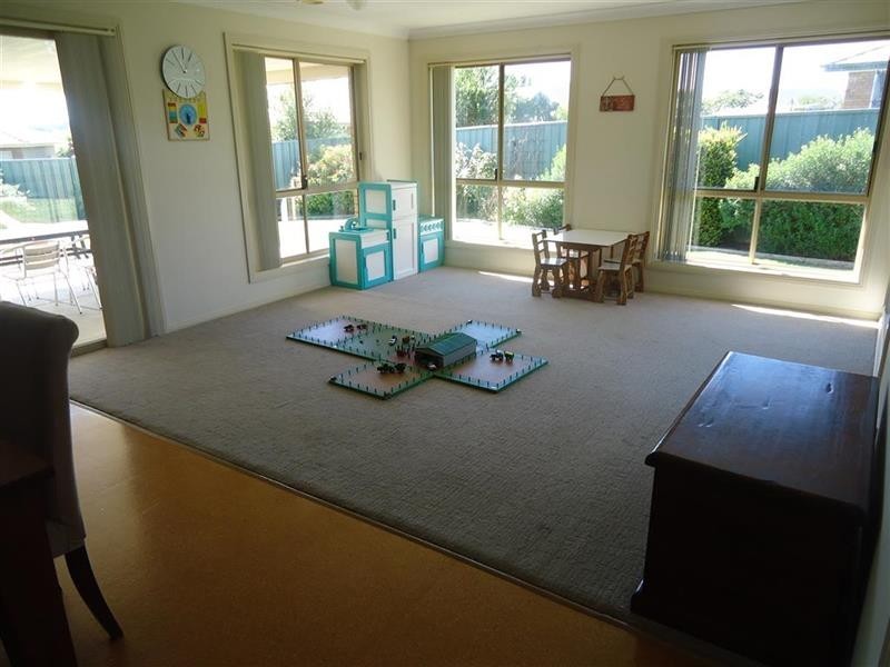 24 Quandong Pl, Forest Hill NSW 2651