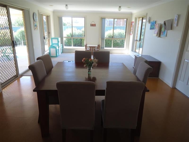 24 Quandong Pl, Forest Hill NSW 2651