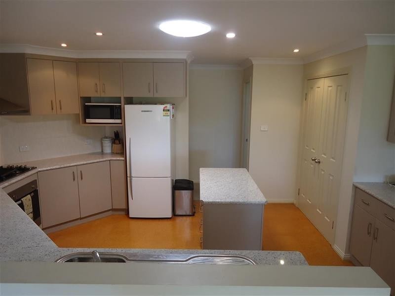 24 Quandong Pl, Forest Hill NSW 2651