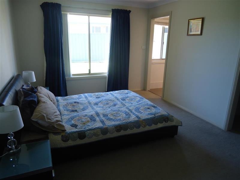 24 Quandong Pl, Forest Hill NSW 2651