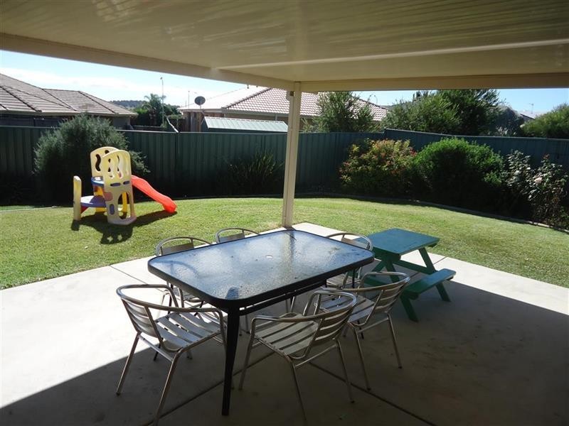 24 Quandong Pl, Forest Hill NSW 2651