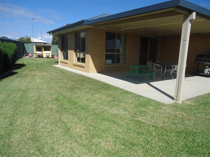 24 Quandong Pl, Forest Hill NSW 2651