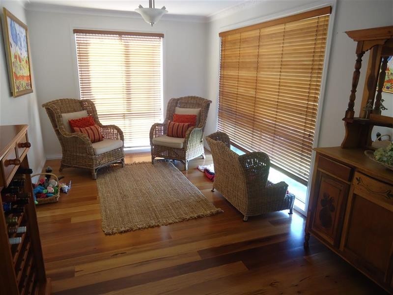 14 Roberts Way, Kooringal NSW 2650