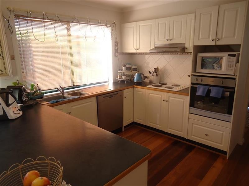 14 Roberts Way, Kooringal NSW 2650