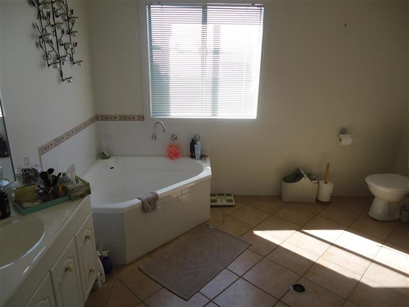 14 Roberts Way, Kooringal NSW 2650