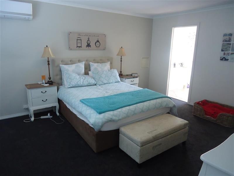 14 Roberts Way, Kooringal NSW 2650