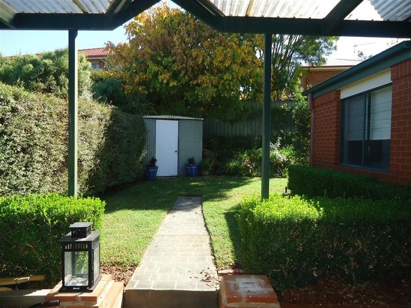 14 Roberts Way, Kooringal NSW 2650