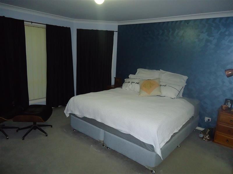 1 Kamaroo Ct, Glenfield Park NSW 2650