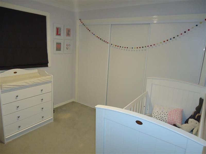 1 Kamaroo Ct, Glenfield Park NSW 2650