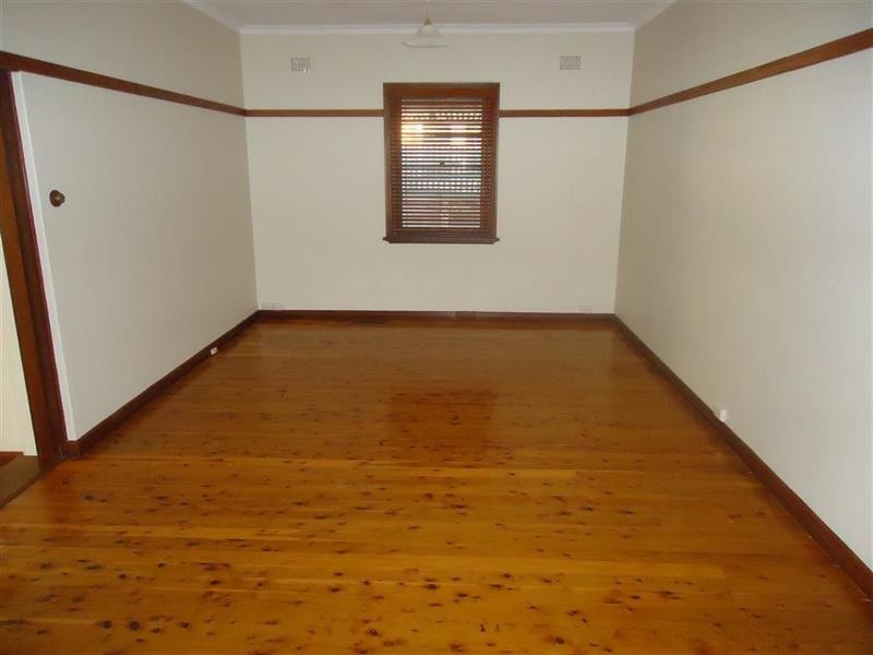 23 Trevor St, Turvey Park NSW 2650