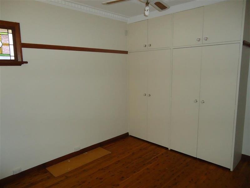 23 Trevor St, Turvey Park NSW 2650