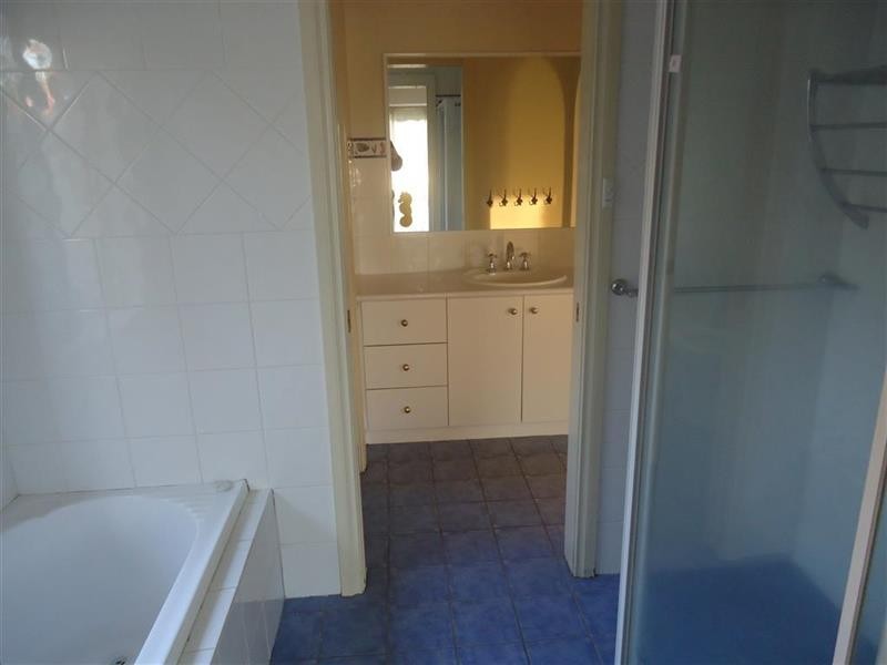 3 Boree Ave, Forest Hill NSW 2651