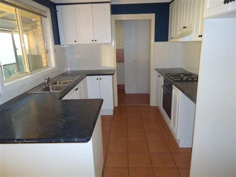 3 Boree Ave, Forest Hill NSW 2651