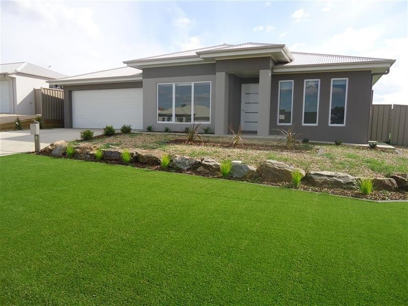 8 Chang Ave, Lloyd NSW 2650