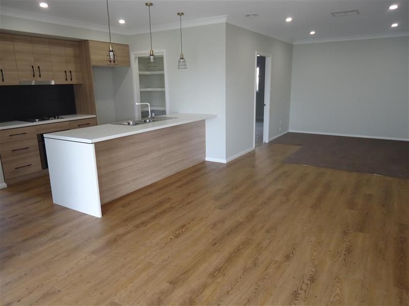 8 Chang Ave, Lloyd NSW 2650