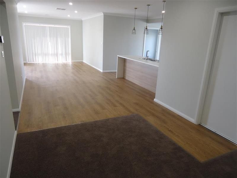 8 Chang Ave, Lloyd NSW 2650