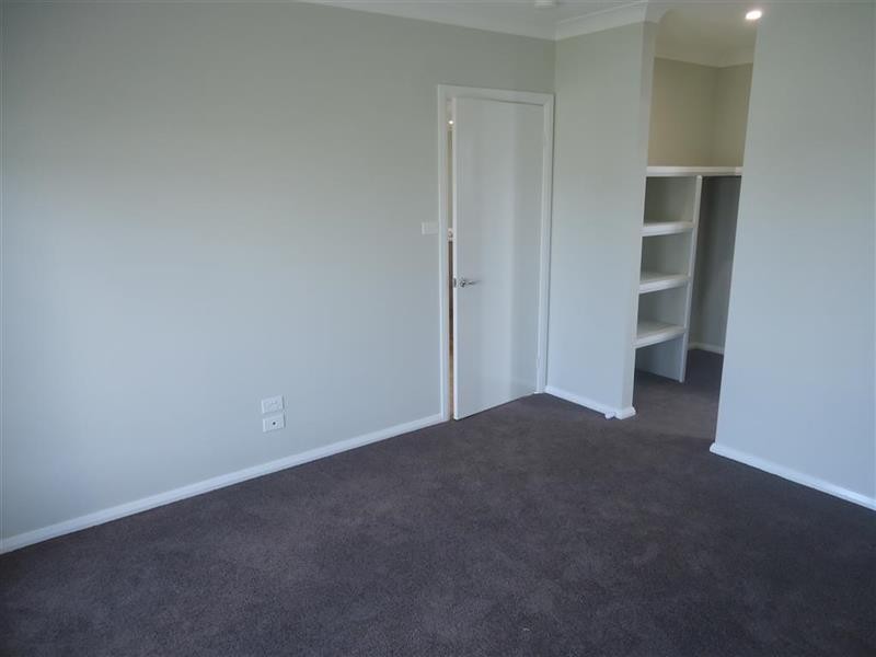 8 Chang Ave, Lloyd NSW 2650