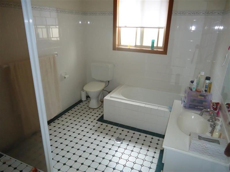 2/29 Kaldari Cres, Glenfield Park NSW 2650