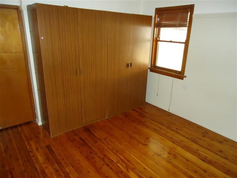33 Gilmore Ave, Mount Austin NSW 2650