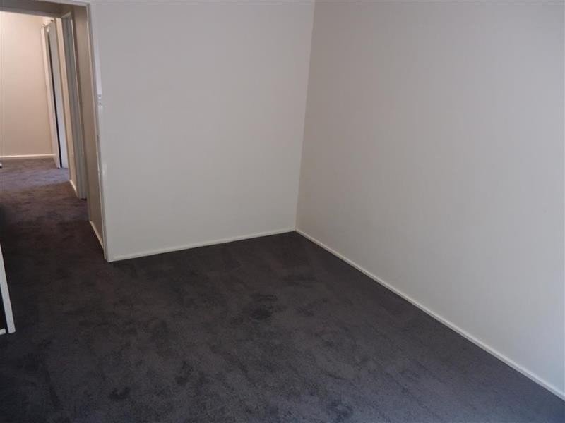 26 Warrawong St, Kooringal NSW 2650