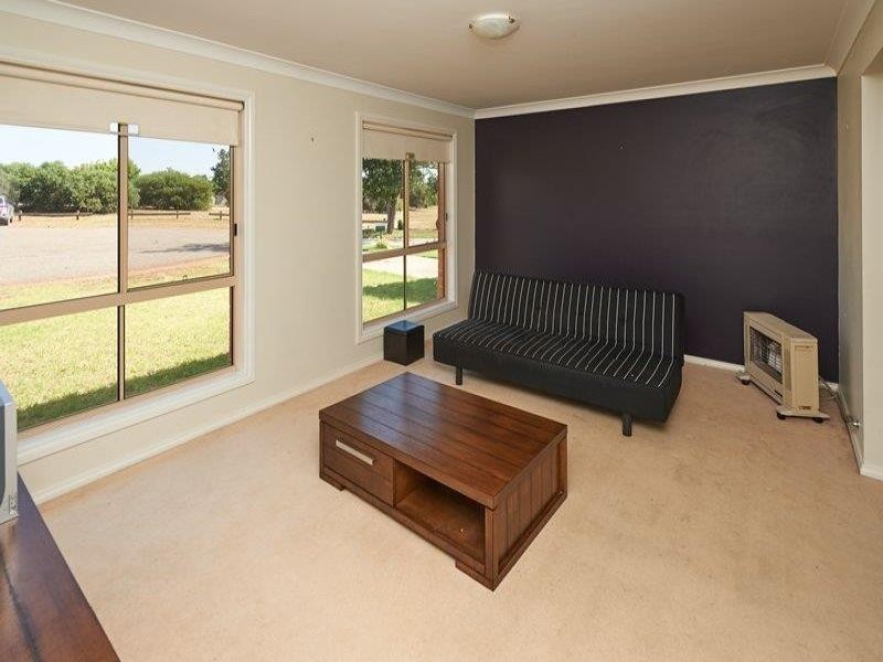 21 Girraween Mews, Glenfield Park NSW 2650