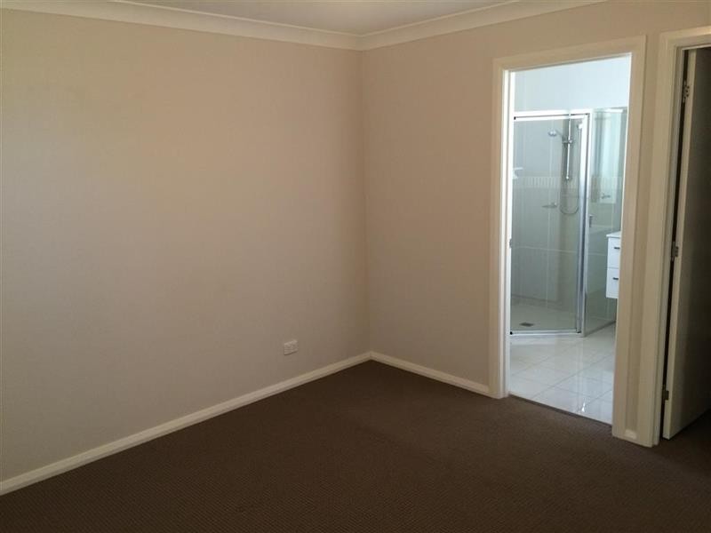 42 Illeura Rd, Bourkelands NSW 2650