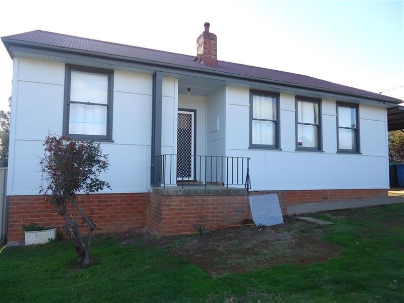 138 Macleay St, Turvey Park NSW 2650