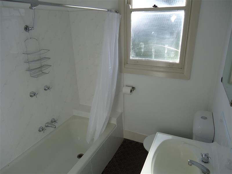 138 Macleay St, Turvey Park NSW 2650