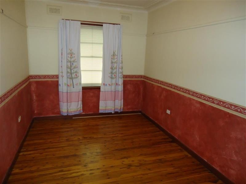 38 Mair St, Turvey Park NSW 2650