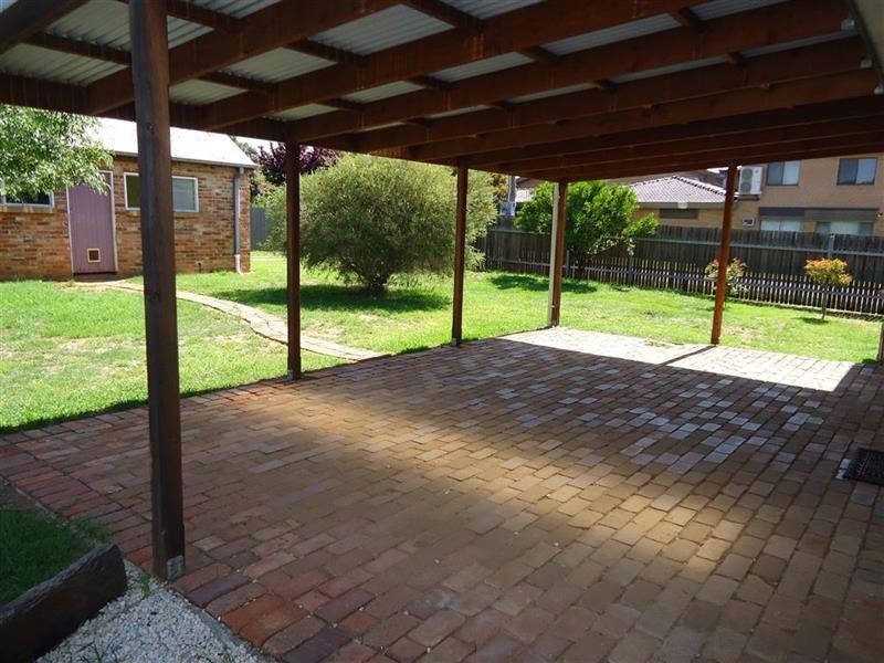 35 Bluett Cres, Turvey Park NSW 2650