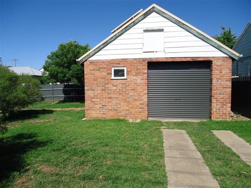 35 Bluett Cres, Turvey Park NSW 2650