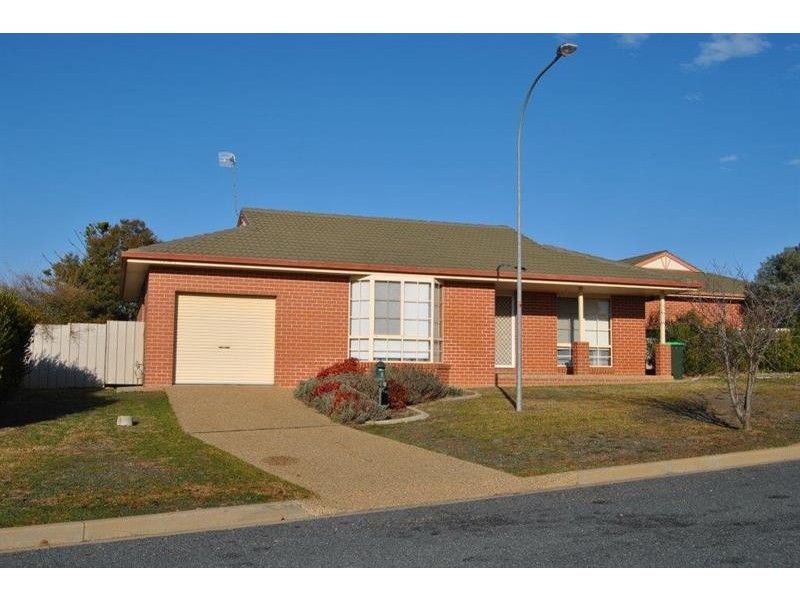 2/30 Gunn Dr, Estella NSW 2650