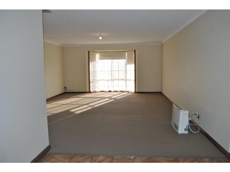 2/30 Gunn Dr, Estella NSW 2650