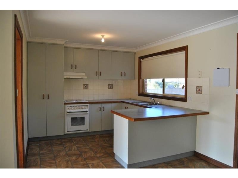 2/30 Gunn Dr, Estella NSW 2650