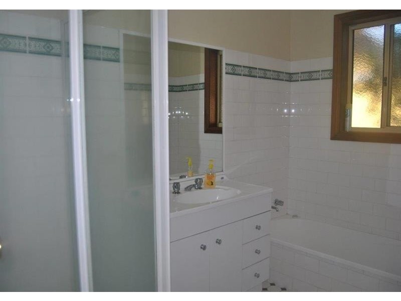 2/30 Gunn Dr, Estella NSW 2650