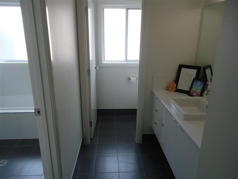 4 Preston Cres, Lloyd NSW 2650