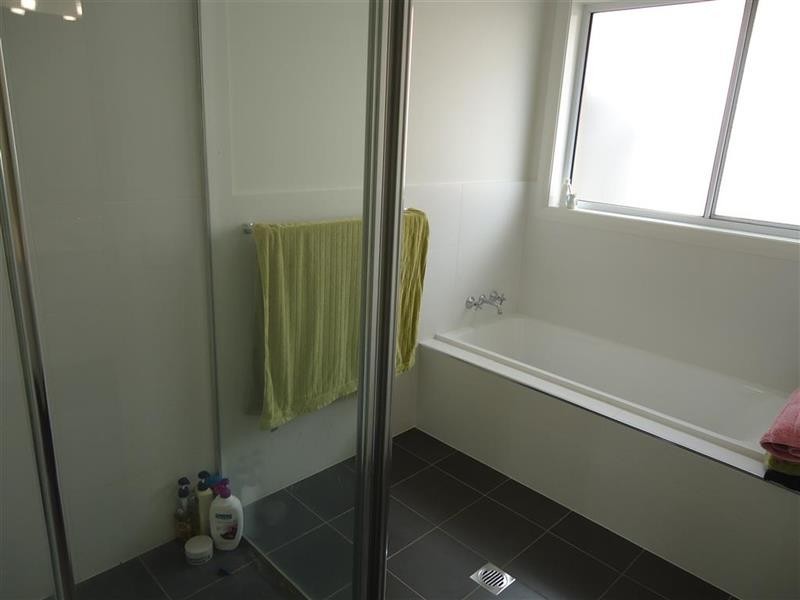 4 Preston Cres, Lloyd NSW 2650