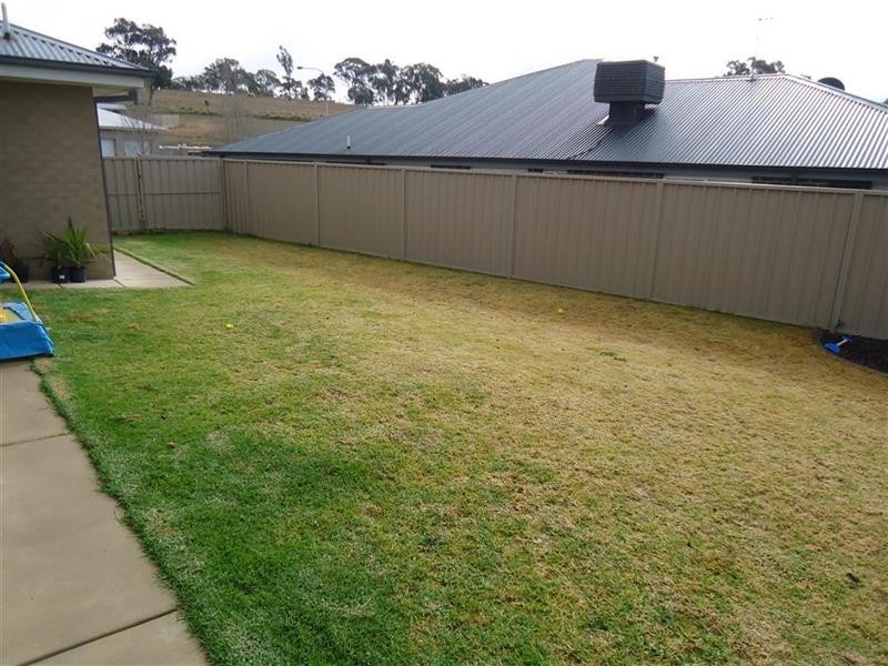 4 Preston Cres, Lloyd NSW 2650