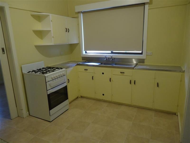 129 Grove St, Kooringal NSW 2650