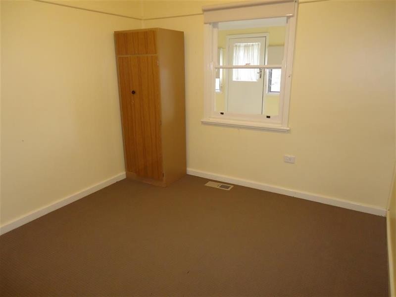 129 Grove St, Kooringal NSW 2650